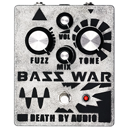 Image d'une pédale Fuzz et Octaver, Bass War Fuzz, de la marque Death By Audio