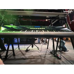 Image d'un synthétiseur d'occasion PC3LE7, de la marque Kurzweil