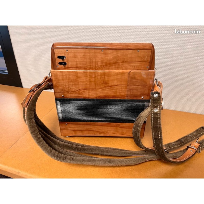 Image d'un accordéon Diatonique d'occasion Aubrac 2, de la marque Maugein