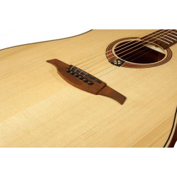 Image d'une guitare Lâg T70D-NAT Tramontane Dreadnought Natural