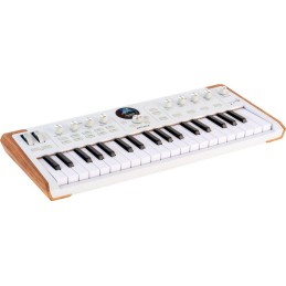 Image d'un synthétiseur Arturia Astrolab 37 touches