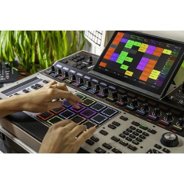 Image d'un contrôleur MPC XL de la marque Akai Professional