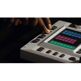 Image d'un processeur d'effet tactile, Kaoss Pad V, de couleur blanc et de la marque Korg