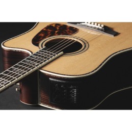 Image d'une guitare électro-acoustique Dreadnought Cutaway P10DC, de la marque Takamine