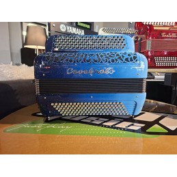 Image d'un accordéon numérique d'occassion,de couleur bleu clair vers bleu foncé, de la marque Cavagnolo Odyssée