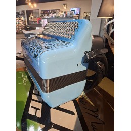 Image d'un accordéon numérique d'occassion,de couleur bleu clair vers bleu foncé, de la marque Cavagnolo Odyssée