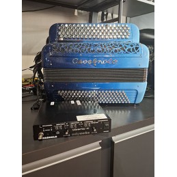 Image d'un accordéon numérique d'occassion,de couleur bleu clair vers bleu foncé, de la marque Cavagnolo Odyssée