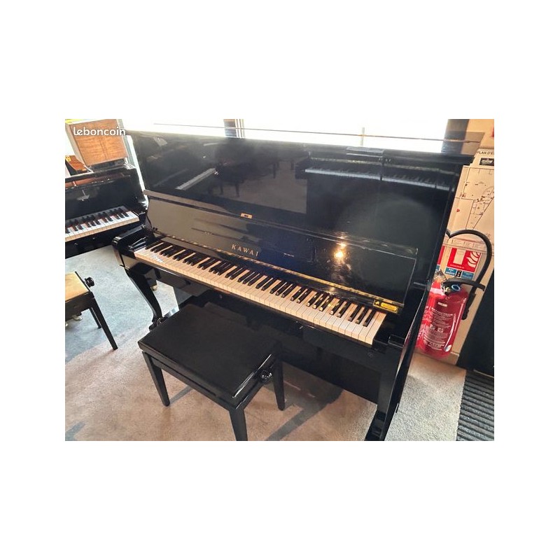 Image d'un piano droit d'occasion, SA-5E, de la marque Kawai