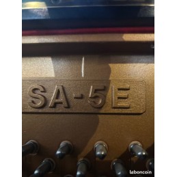 Image d'un piano droit d'occasion, SA-5E, de la marque Kawai