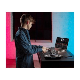 Image d'un Contrôleur DJ NS4FX, de la marque Numark