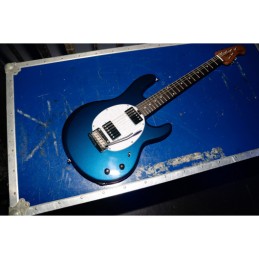 Image d'une Guitare Électrique StingRay 2, de la couleur Blue Pearl, de la marque  Sterling By Music Man