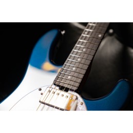 Image d'une Guitare Électrique StingRay 2, de la couleur Blue Pearl, de la marque  Sterling By Music Man