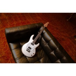 Image d'une Guitare Électrique StingRay 2, de la couleur Silver, de la marque  Sterling By Music Man