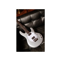 Image d'une Guitare Électrique StingRay 2, de la couleur Silver, de la marque  Sterling By Music Man